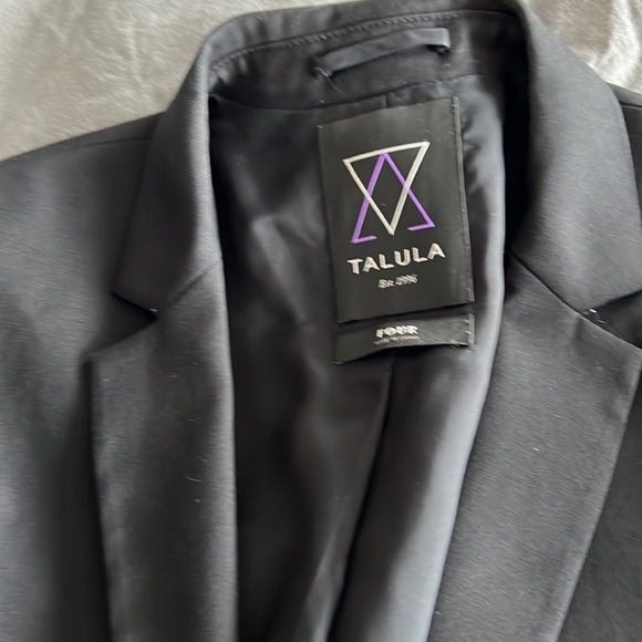 Aritzia Talula Blazer - Size 4 - Picture 3 of 3